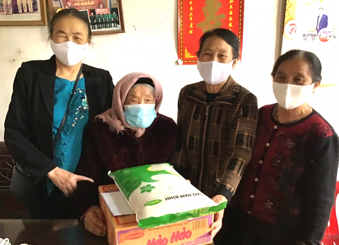 Không chịu ngồi yên chờ dịch lắng…