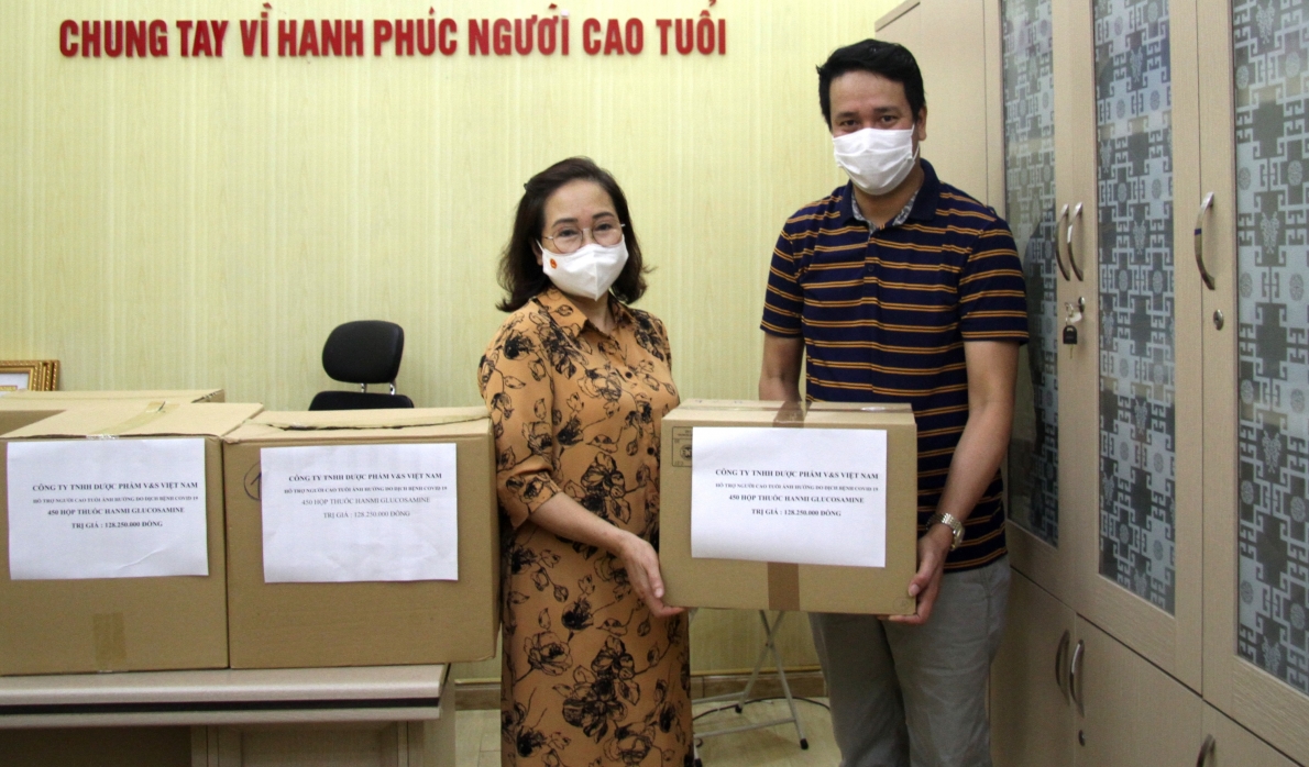 Vận động nguồn lực hỗ trợ NCT khó khăn vượt qua dịch bệnh Covid-19