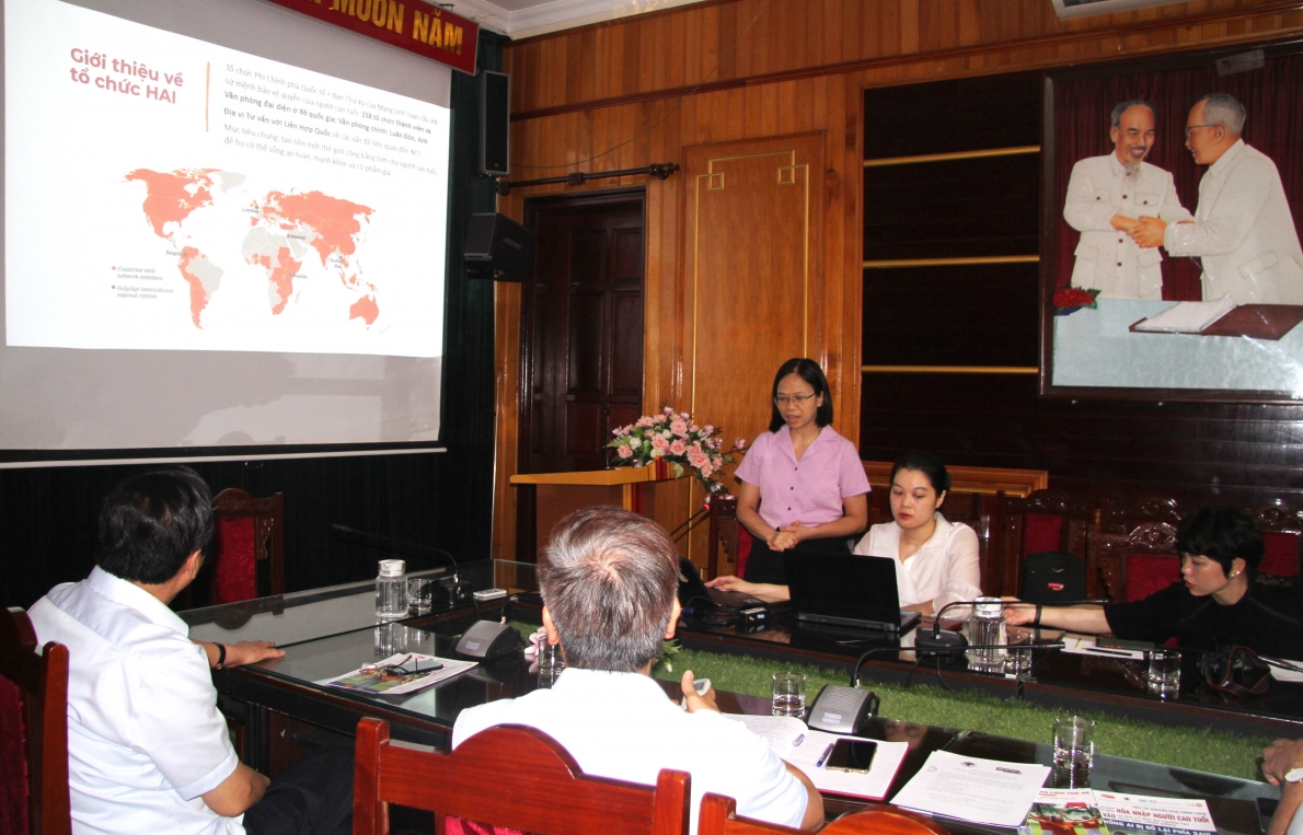 Bà Trần Bích Thủy giới thiệu về Tổ chức HAI và các chương trình phối hợp