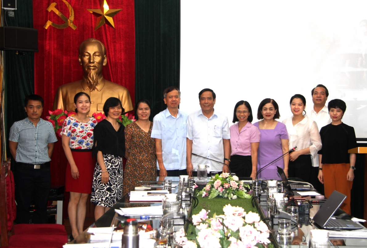 Các đại biểu tham dự buổi làm việc