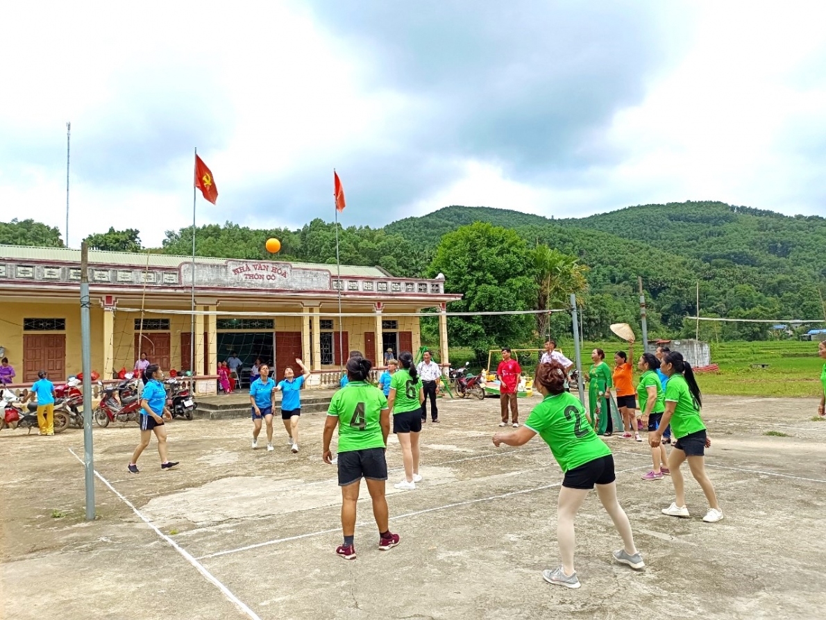 Buổi giao lưu bóng chuyền hơi của thành viên CLB LTHTGN thôn Cò, xã Minh Thanh, huyện Sơn Dương, tỉnh Tuyên Quang
