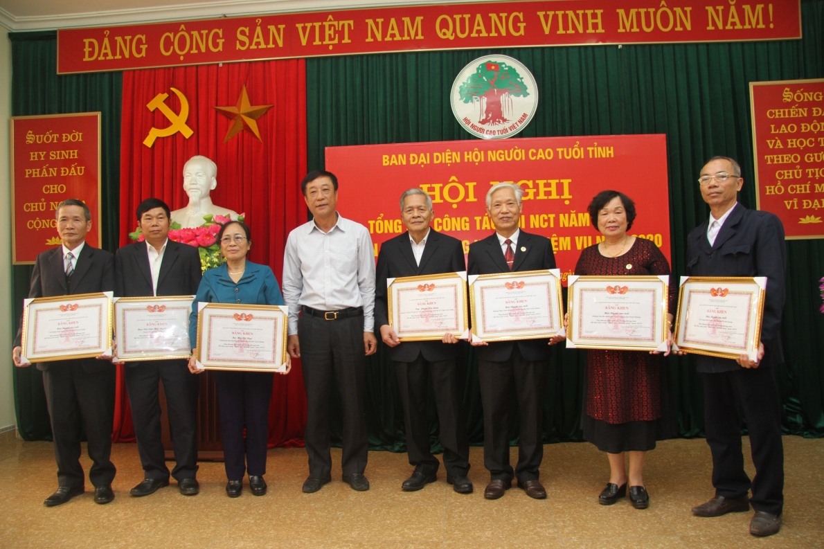 4431 ubnd tynh khen thyyng cac ca nhan xuyt syc nct tynh tuyen quang