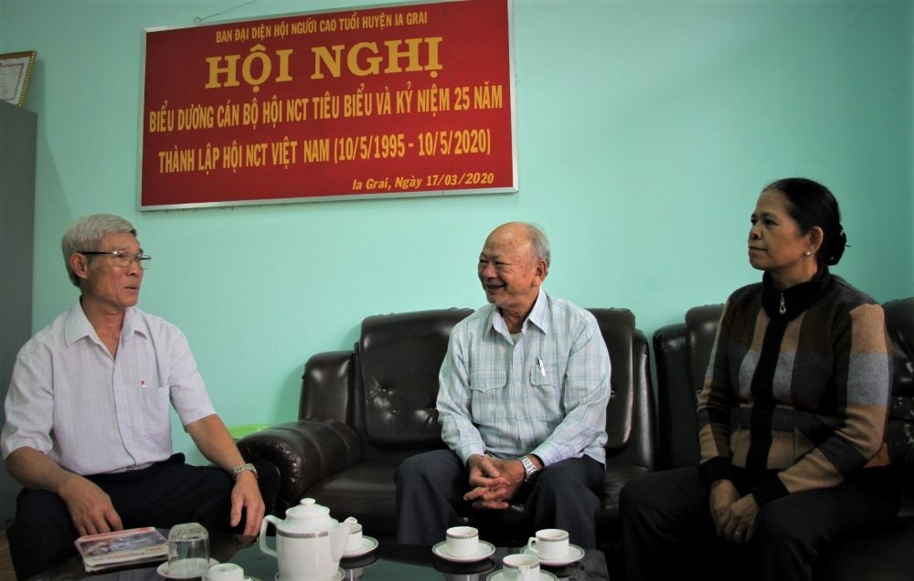 5739 ong nguyyn yyc huyn giya trong myt lyn yi cy sy