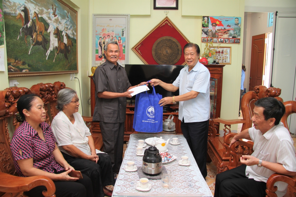 2845 tyng qua cy bui kim yiyu