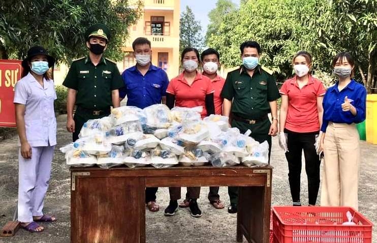 Chống dịch theo cách của “người cao tuổi”