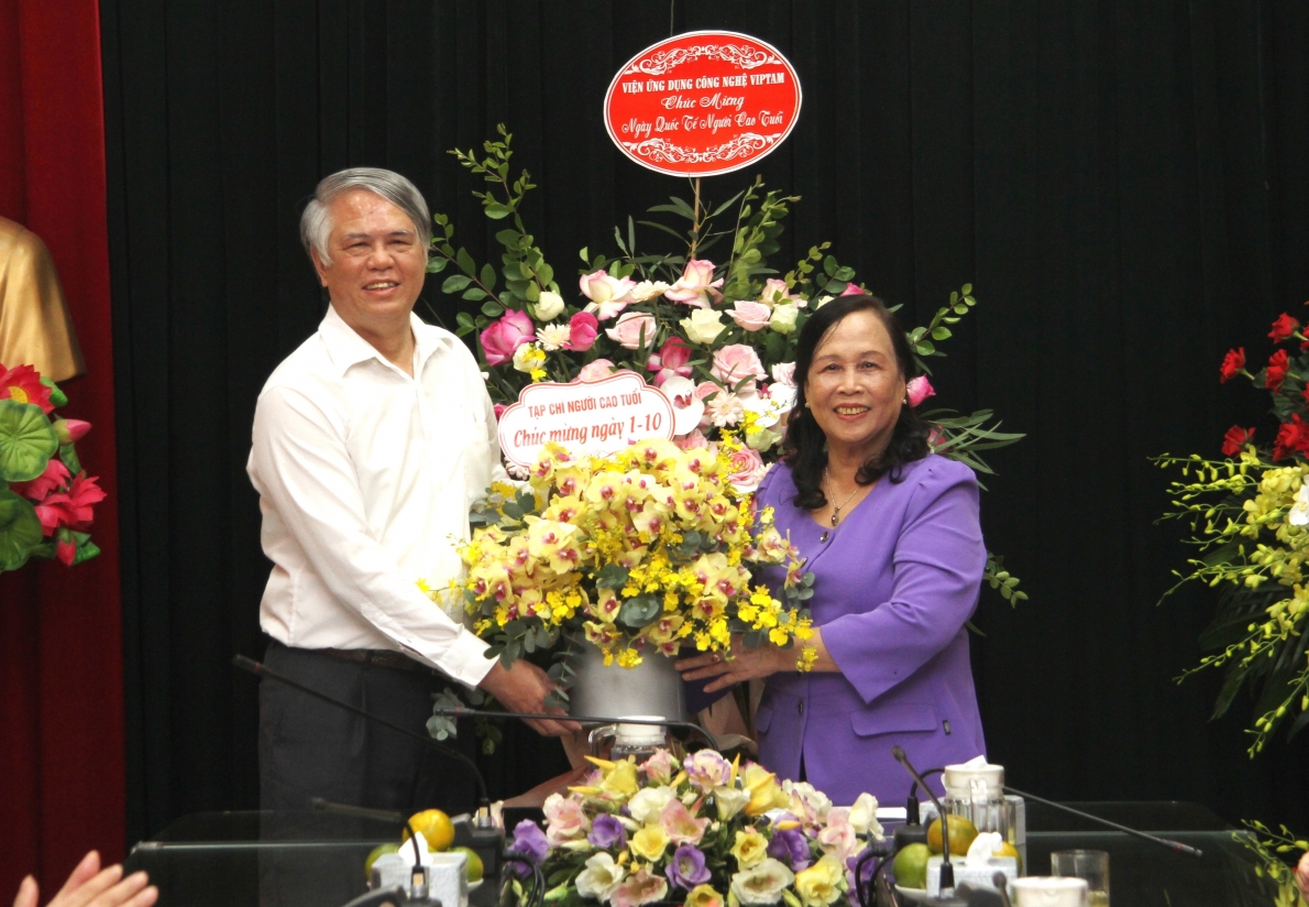 Tiếp tục đồng hành cùng Hội Người cao tuổi