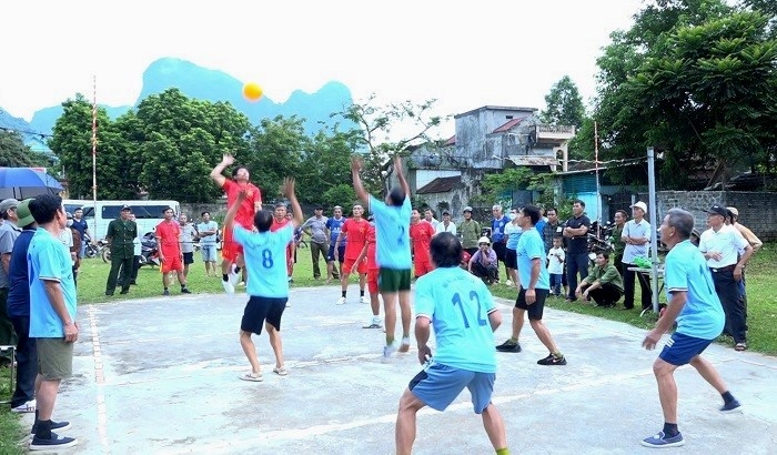 Khắp nơi sôi nổi giải bóng chuyền hơi người cao tuổi