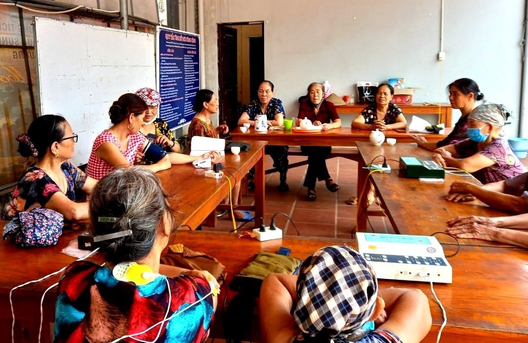 CLB tự chăm sóc sức khỏe NCT thôn Lở, xã Đặng Xá, huyện Gia Lâm, TP Hà Nội 