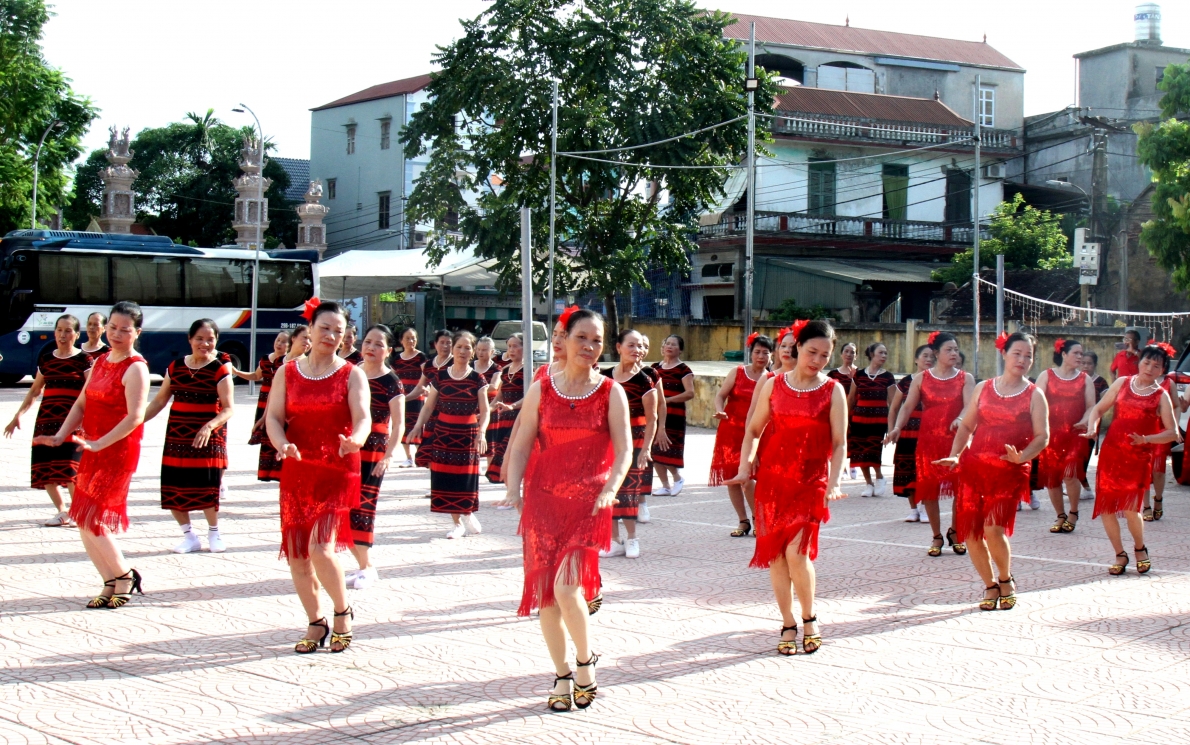 Biểu diễn Vũ điệu kết đoàn