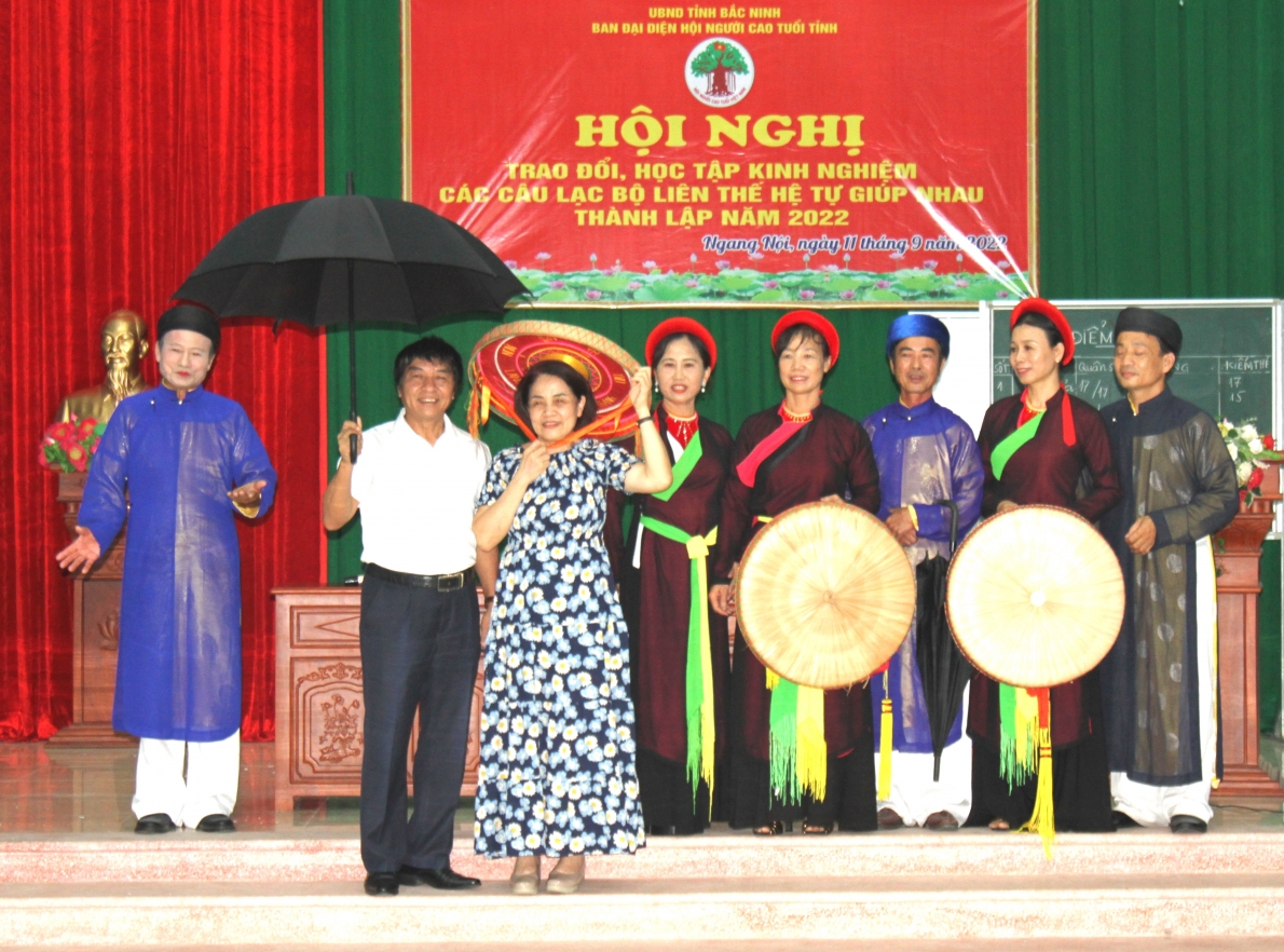 Giao lưu Quan họ với các đại biểu