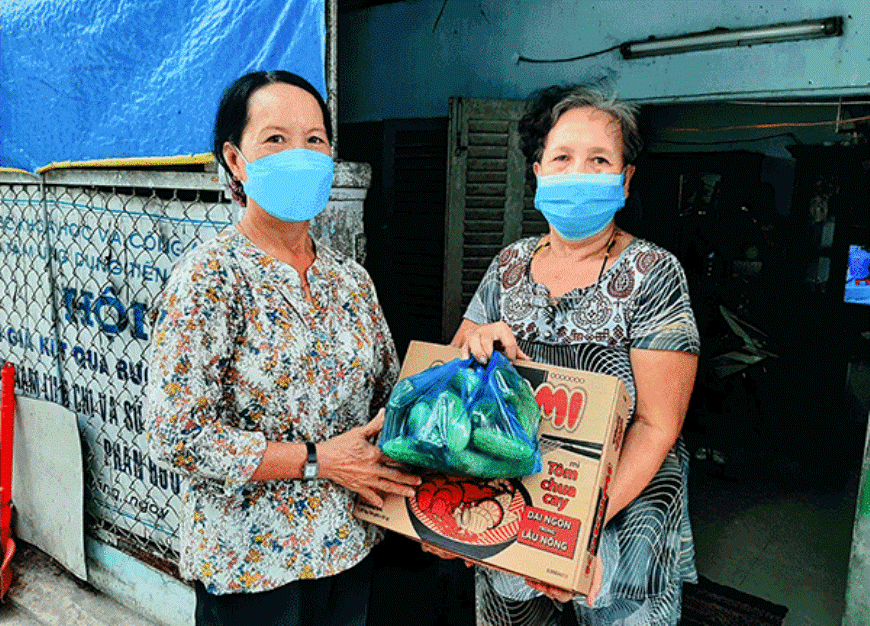 Tặng quà hội viên NCT có hoàn cảnh khó khăn TP Cần Thơ