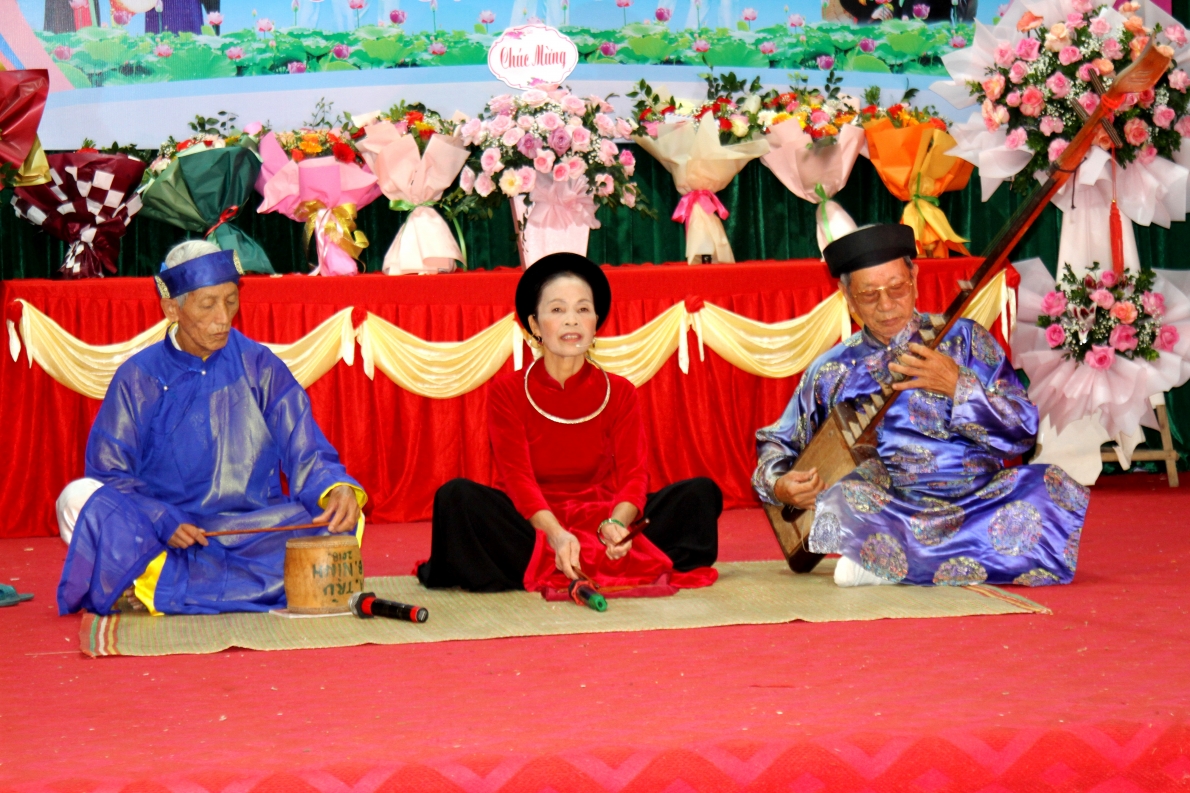 Tiết mục Ca trù nhận được sự cổ vũ nhiệt tình và những lời trầm trồ thán phục