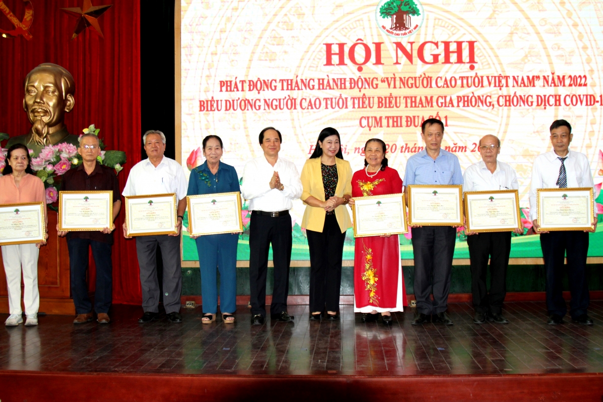 Phát động “Tháng hành động vì NCT Việt Nam” và biểu dương NCT tiêu biểu phòng chống dịch bệnh Covid-19
