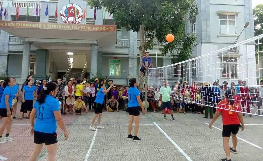 NCT huyện Cẩm Thủy tích cực luyện tập bóng chuyền hơi rèn luyện sức khỏe