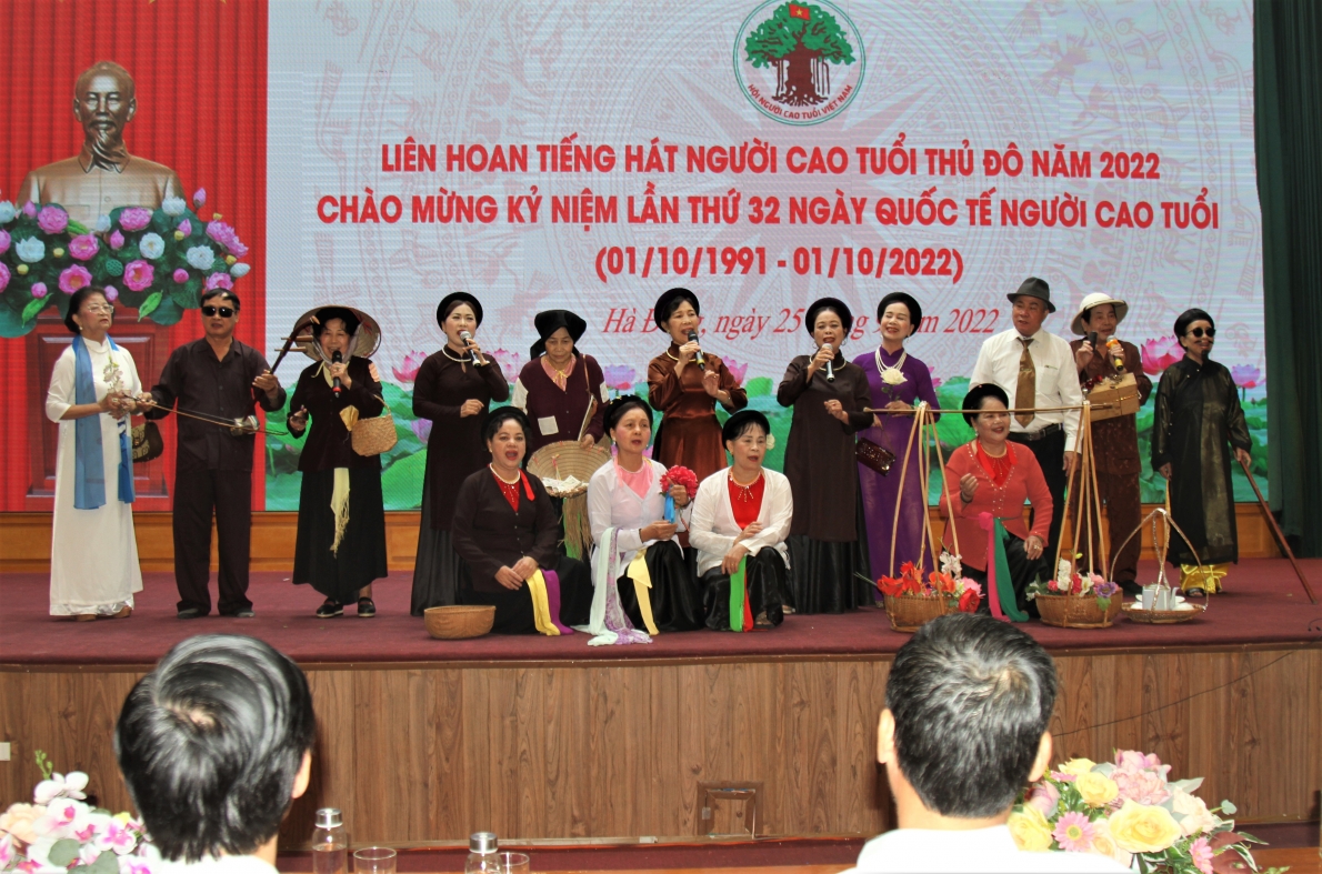 Tiết mục hát xẩm Hà Nội vui nhất có chợ Đồng Xuân của Đoàn Hội NCT quận Ba Đình