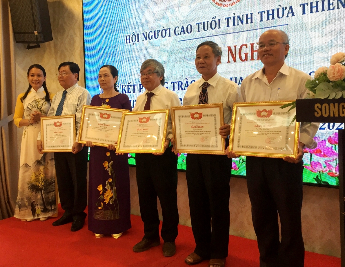 0834 nhyng can by hyi nct xuyt syc yyyc ubnd tynh khen thyyng