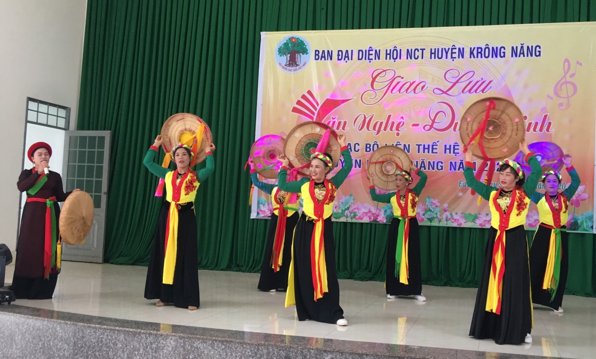 Tiết mục văn nghệ của NCT huyện K rông Năng, tỉnh Đắk Lắk