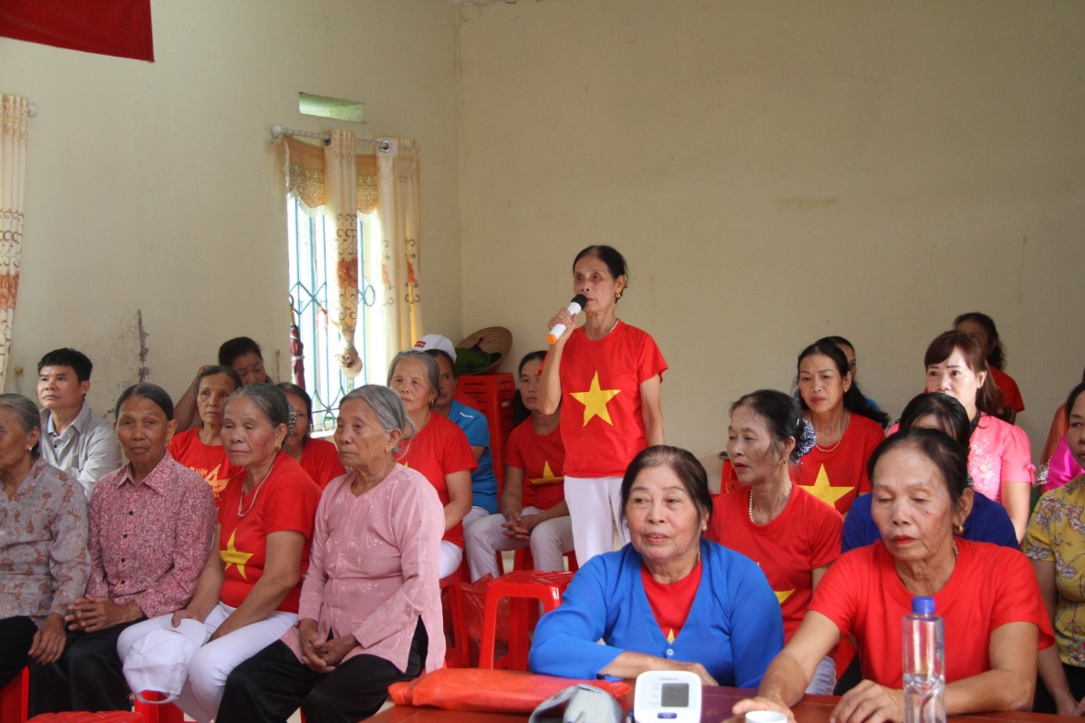 Hội viên chia sẻ tại buổi sinh hoạt CLB LTHTGN ở huyện Tam Đường, tỉnh Lai Châu