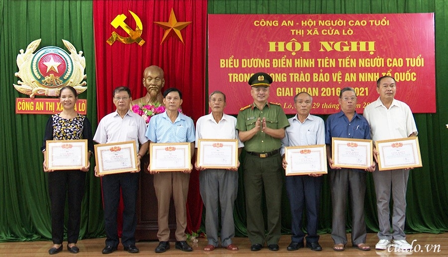 Thị xã Cửa Lò, tỉnh Nghệ An biểu dương điển hình tiên tiến NCT tham gia bảo vệ an ninh Tổ quốc