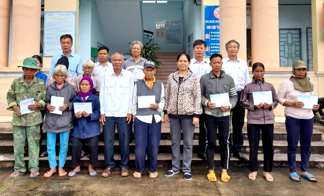 Hội NCT tỉnh Gia Lai tặng quà NCT nghèo