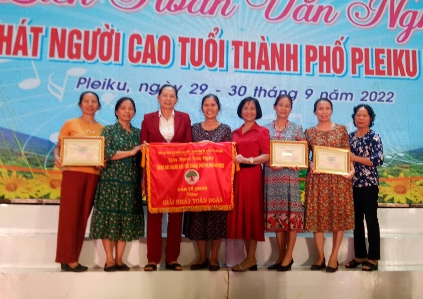 Đội Văn nghệ Hội NCT phường Đống Đa đoạt giải Nhất toàn đoàn