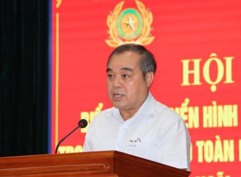 Phó Chủ tịch Thường trực UBND tỉnh Quảng Ngãi Trần Hoàng Tuấn phát biểu tại hội nghị.