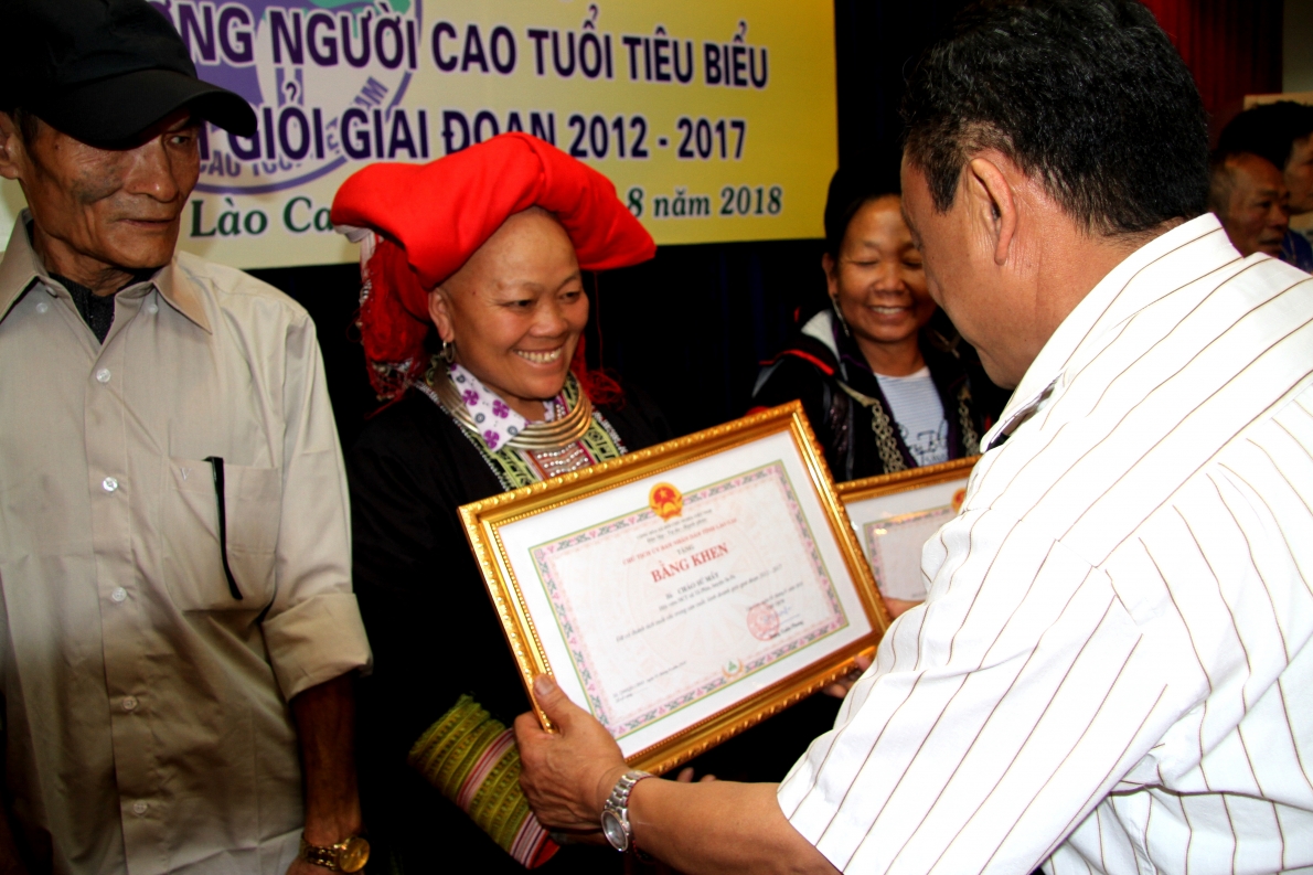 Xã hội chăm lo nhiều hơn cho người cao tuổi