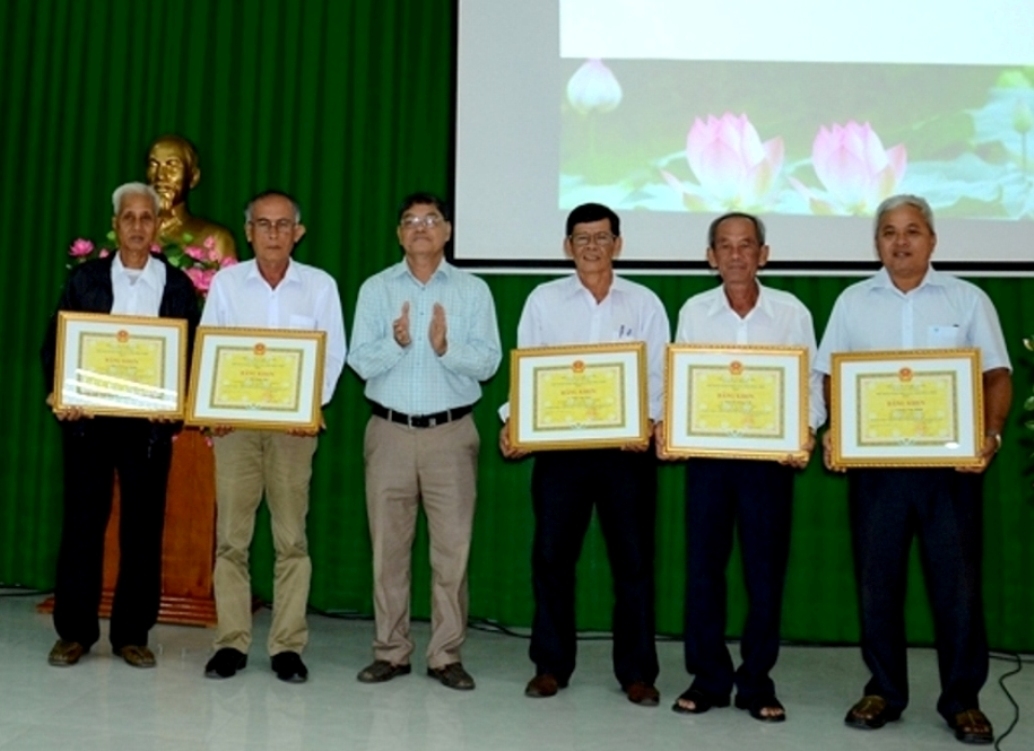 Hội Người cao tuổi không lùi bước trước khó khăn Hội Người cao tuổi không lùi bước trước khó khăn