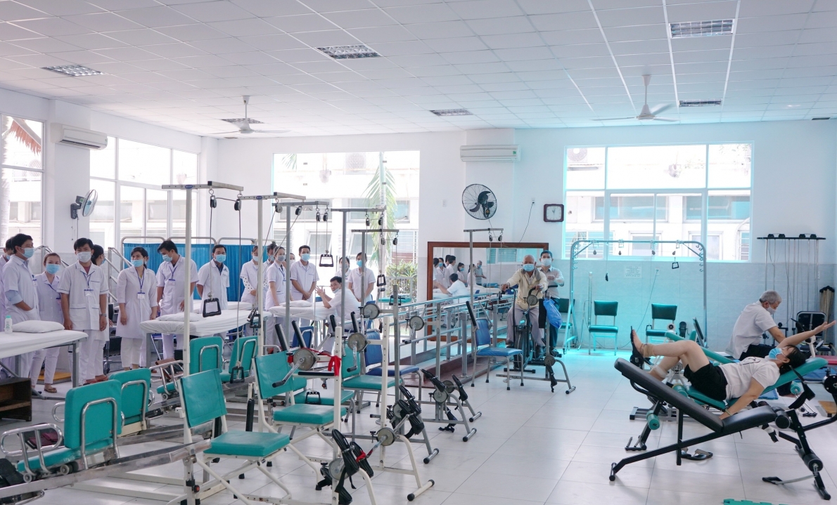 Trao tặng Bệnh viện Thống Nhất nhiều thiết bị y tế hiện đại trị giá 5 tỉ đồng