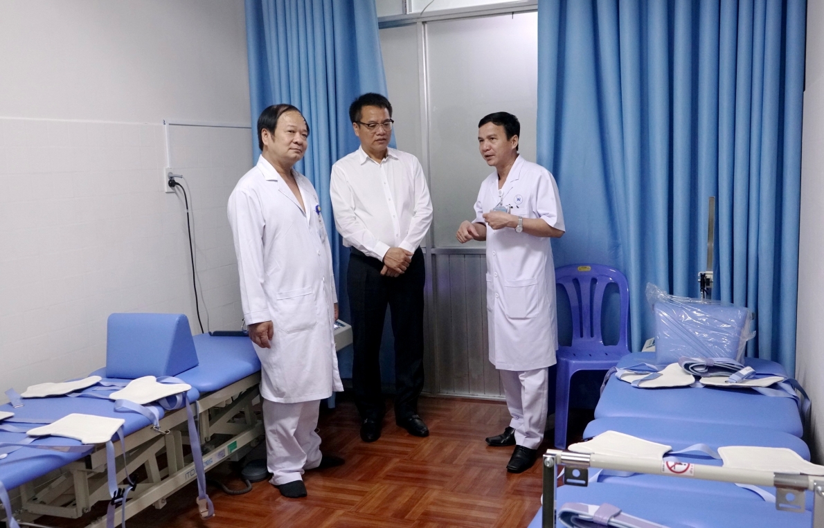 Trao tặng Bệnh viện Thống Nhất nhiều thiết bị y tế hiện đại trị giá 5 tỉ đồng