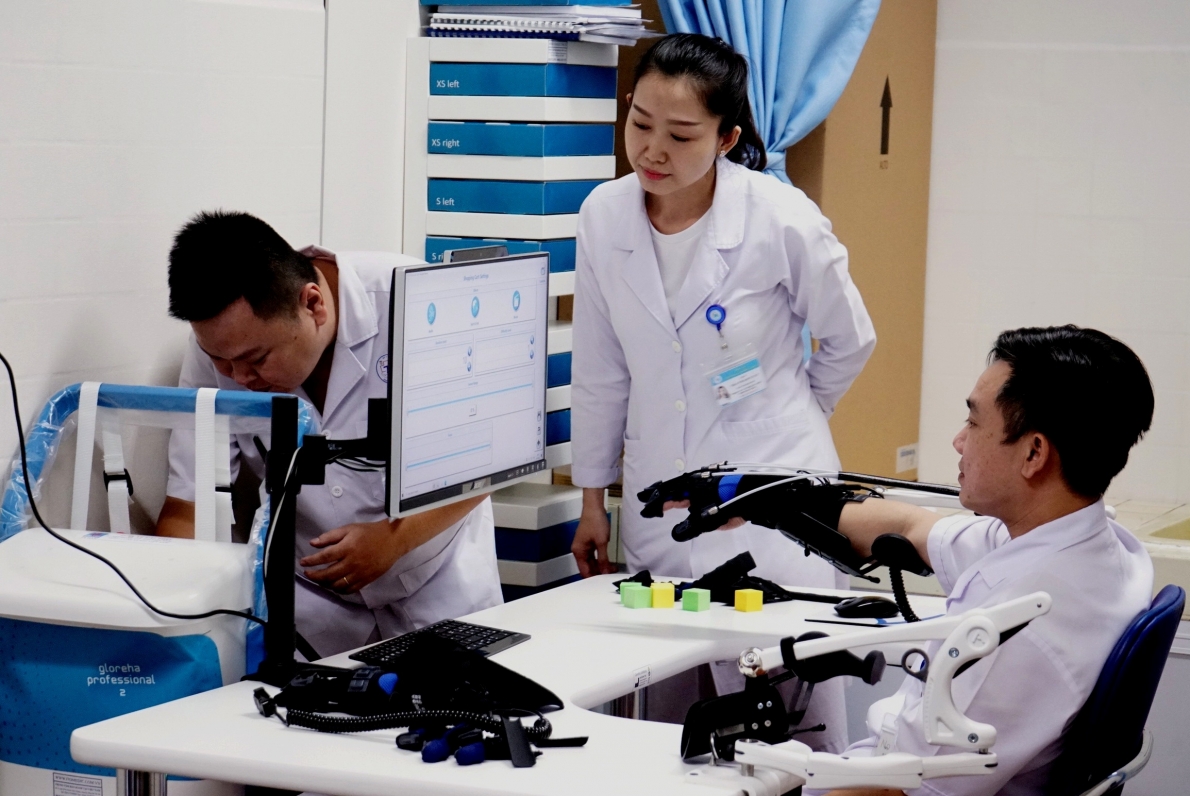 Trao tặng Bệnh viện Thống Nhất nhiều thiết bị y tế hiện đại trị giá 5 tỉ đồng