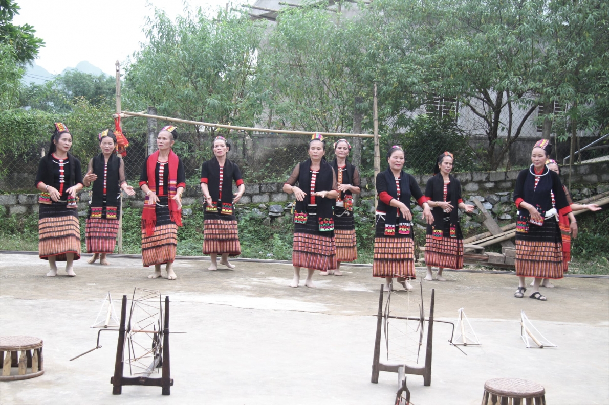 Tiết mục văn nghệ của NCT huyện Con Cuông, tỉnh Nghệ An