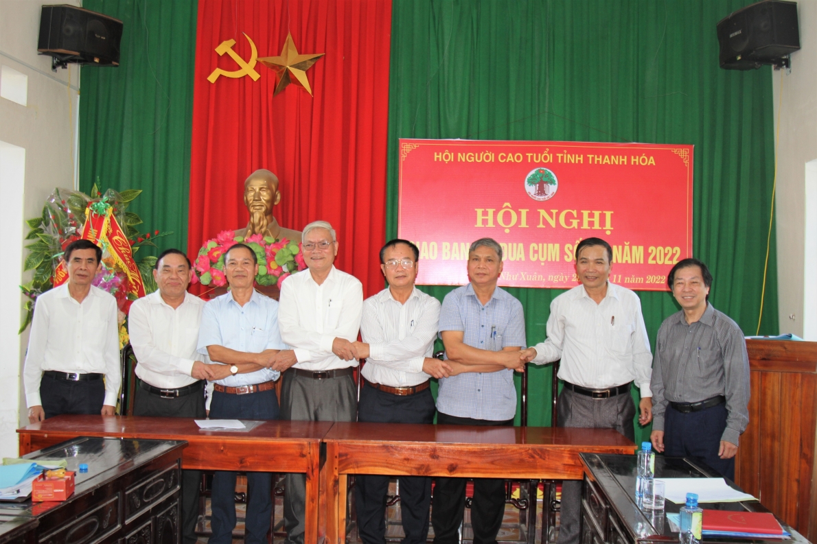Hội NCT các huyện Cụm thi đua số IV Hội NCT tỉnh Thanh Hóa kí kết giao ước thi đua