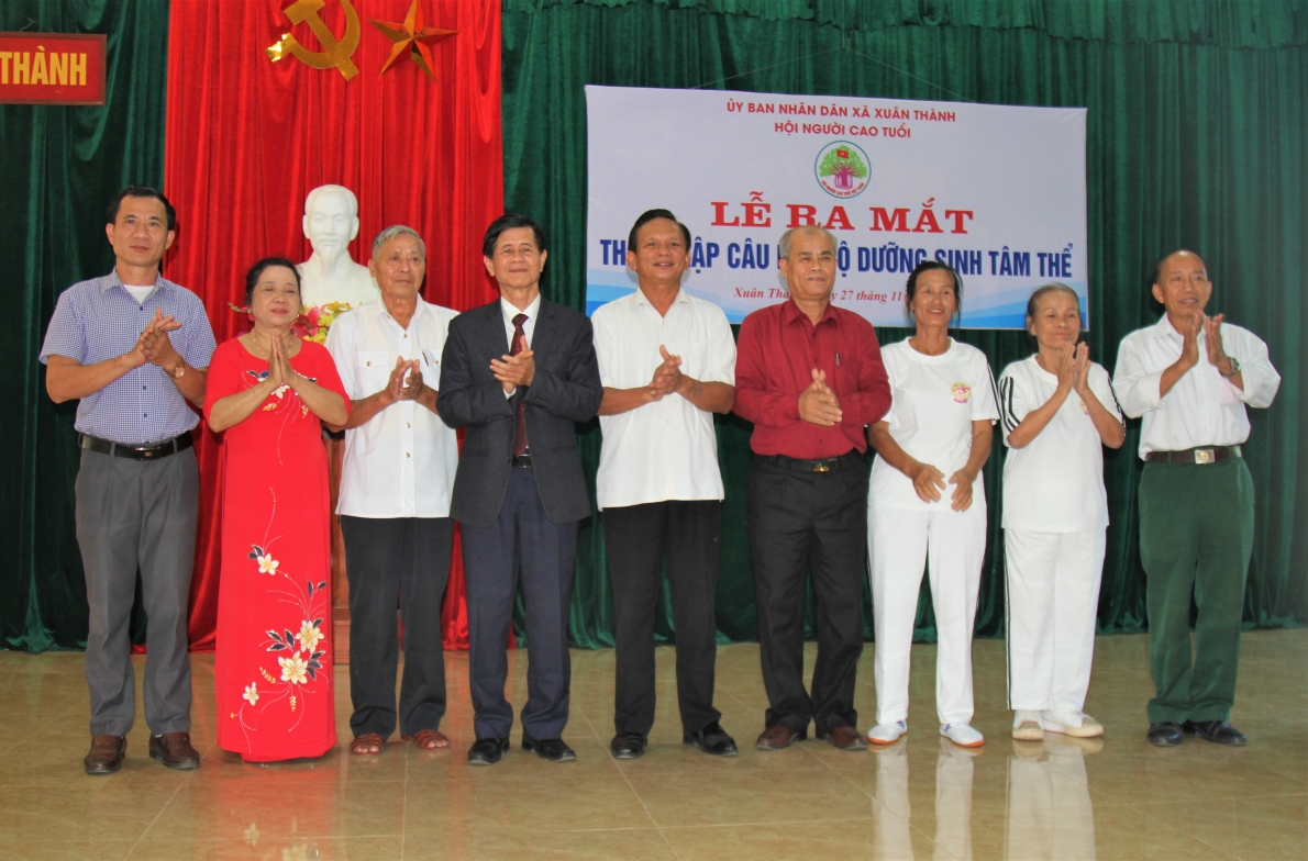 Ban Chủ nhiệm CLB DSTT NCT xã Xuân Thành ra mắt nhận nhiệm vụ