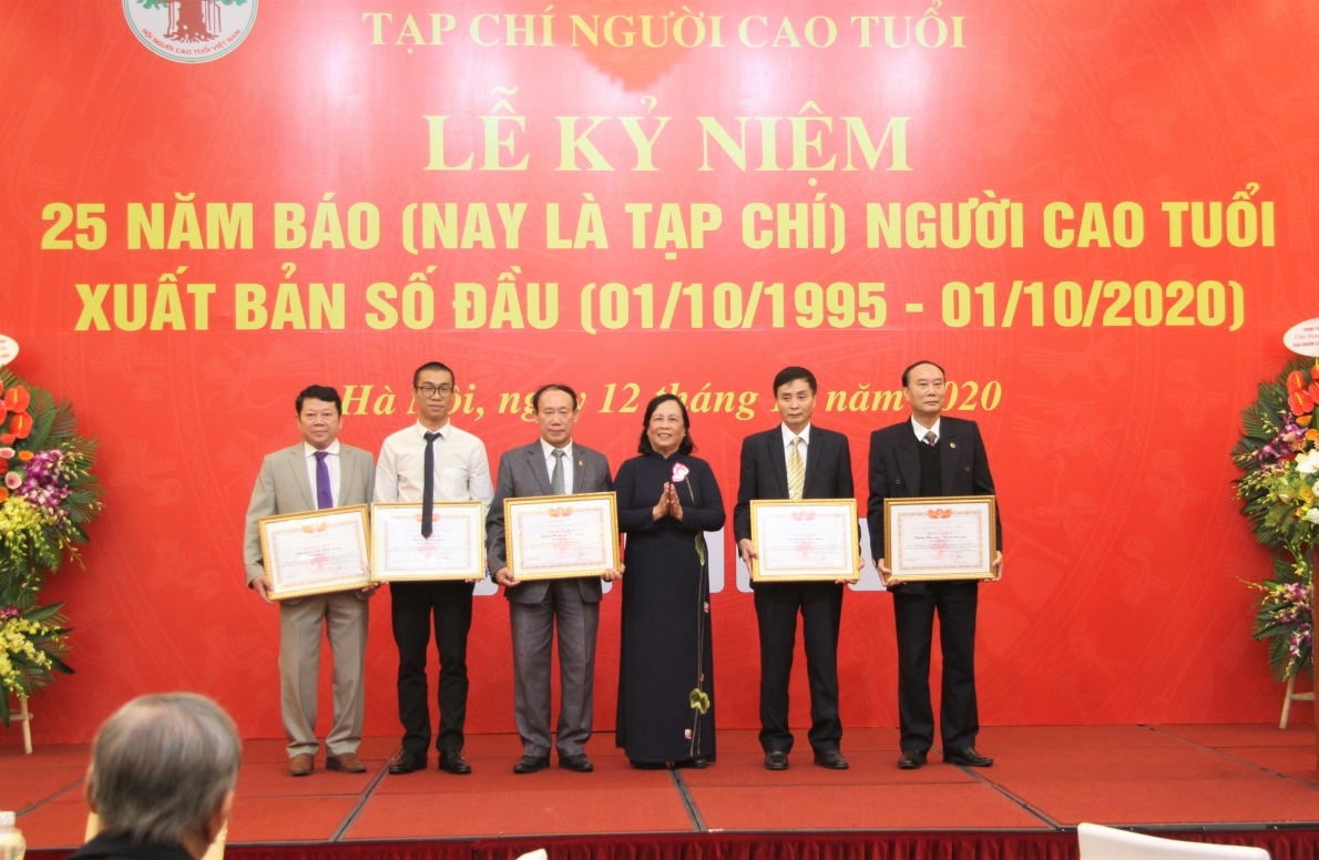 Tiếp tục giữ vững bản lĩnh, tự tin và phát triển