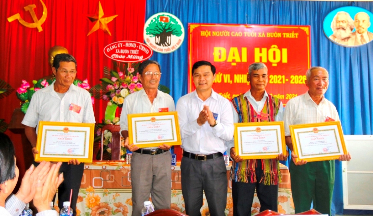 Tạo điều kiện và động lực để NCT được chăm sóc tốt hơn