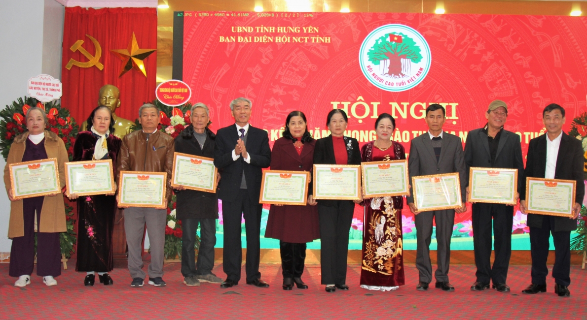 Làm giàu đâu phải riêng mình…