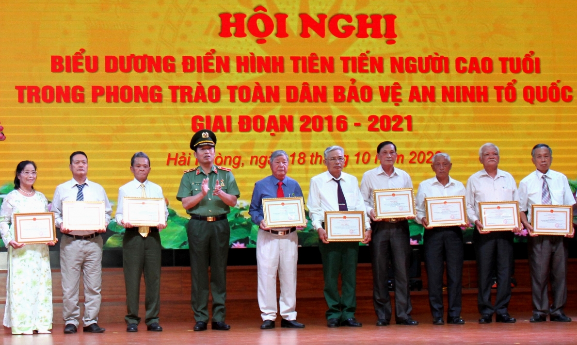 Chung tay chăm sóc người cao tuổi