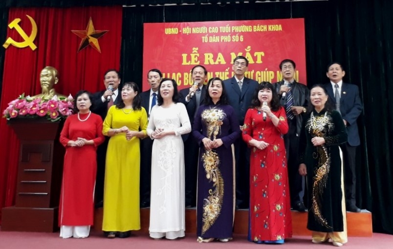 Tiết mục văn nghệ của CLB LTHTGN phường Bách Khoa, quận Hai Bà Trưng, TP Hà Nội