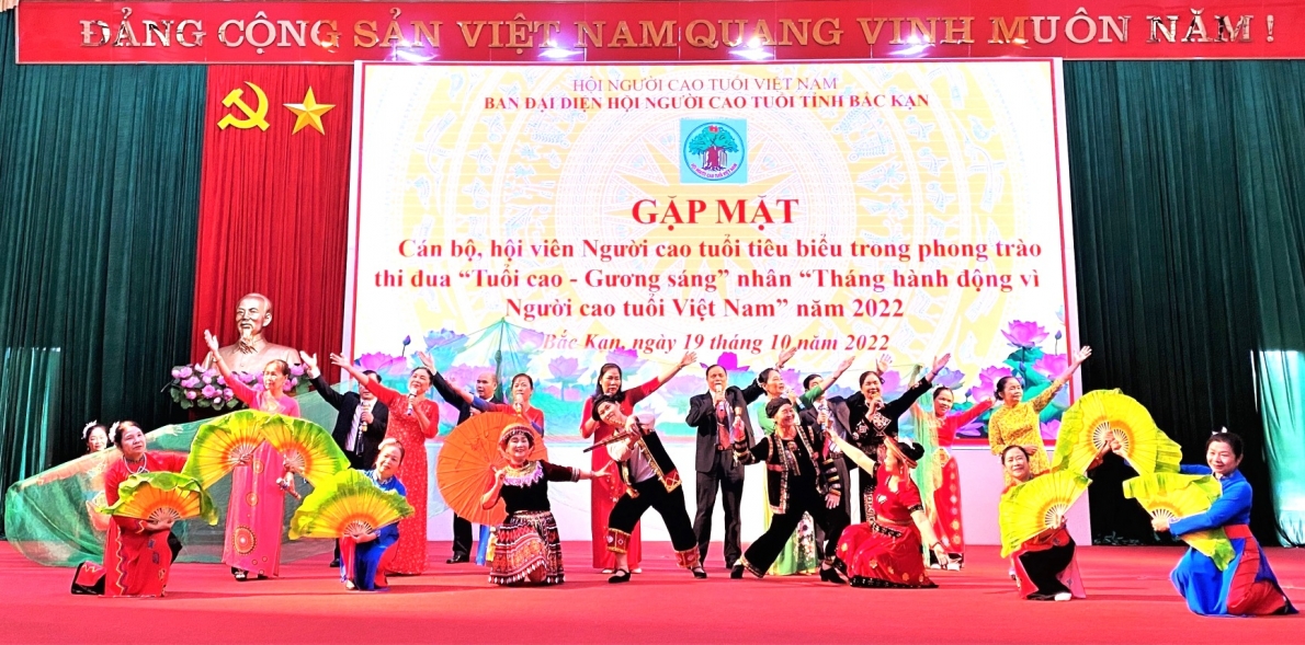 Tiết mục văn nghệ của NCT tỉnh Bắc Kạn