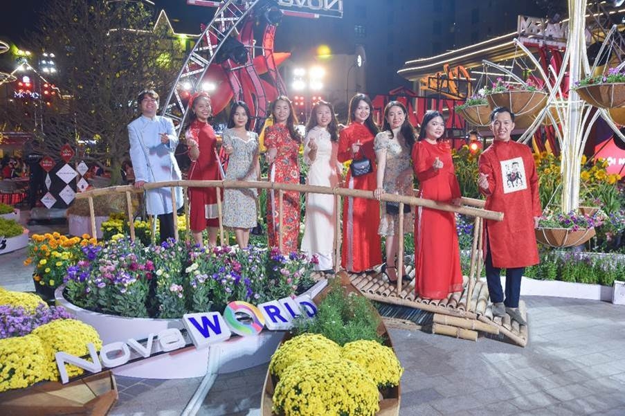 Thưởng lãm và check - in Tết sớm tại Hội Hoa Xuân Tết 2022 ở Novaland Gallery