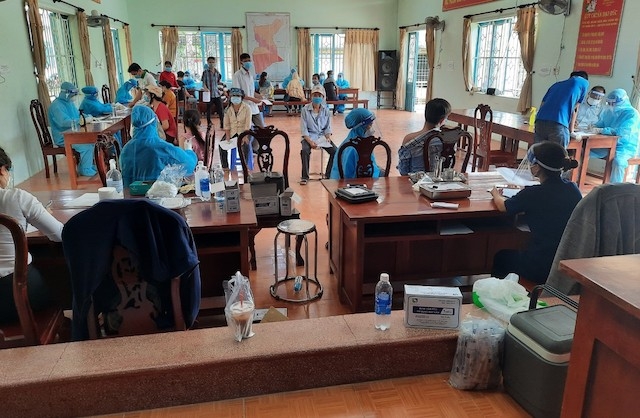 Bình Dương đang triển khai tiêm vắc xin cho người dân