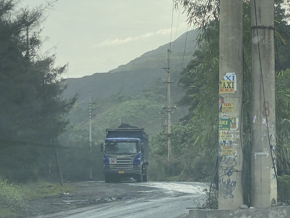 Người dân khốn khổ vì sống chung với ô nhiễm, mất an toàn giao thông