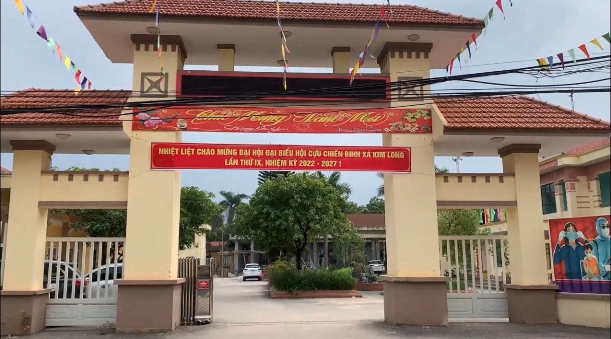 “Gà cùng một mẹ chớ hoài đá… nhau” “Gà cùng một mẹ chớ hoài đá… nhau”