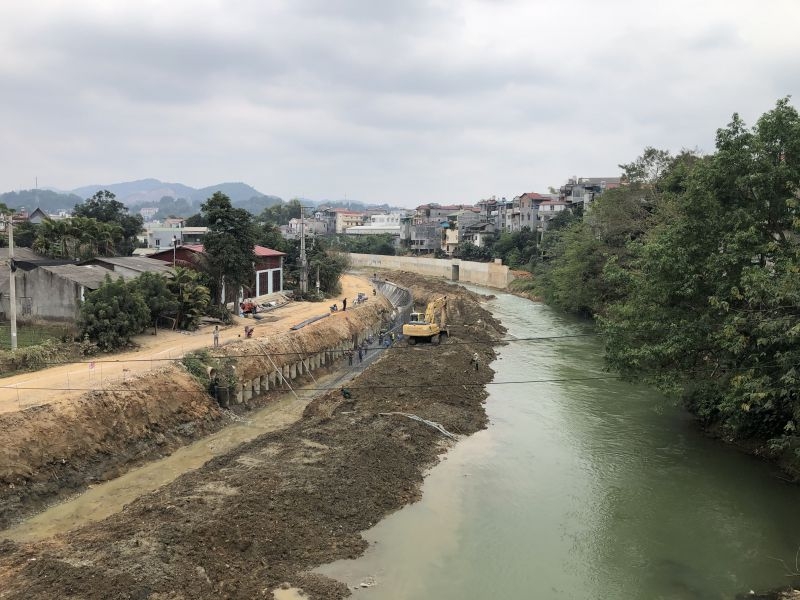 Dự án bờ kè thi công lấn chiếm lòng Sông Hiến