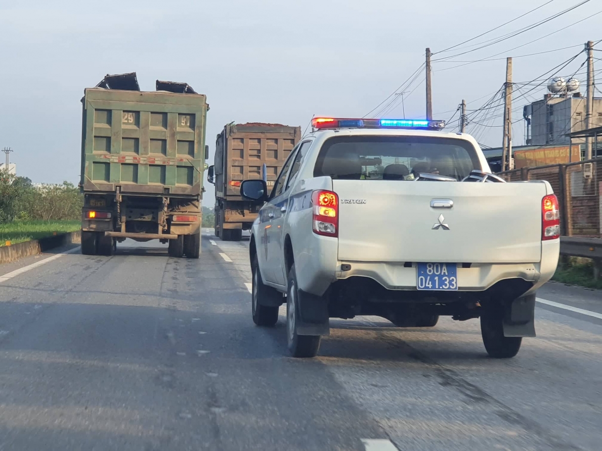 Xe quá khổ, quá tải “tung hoành” trên Quốc lộ 3