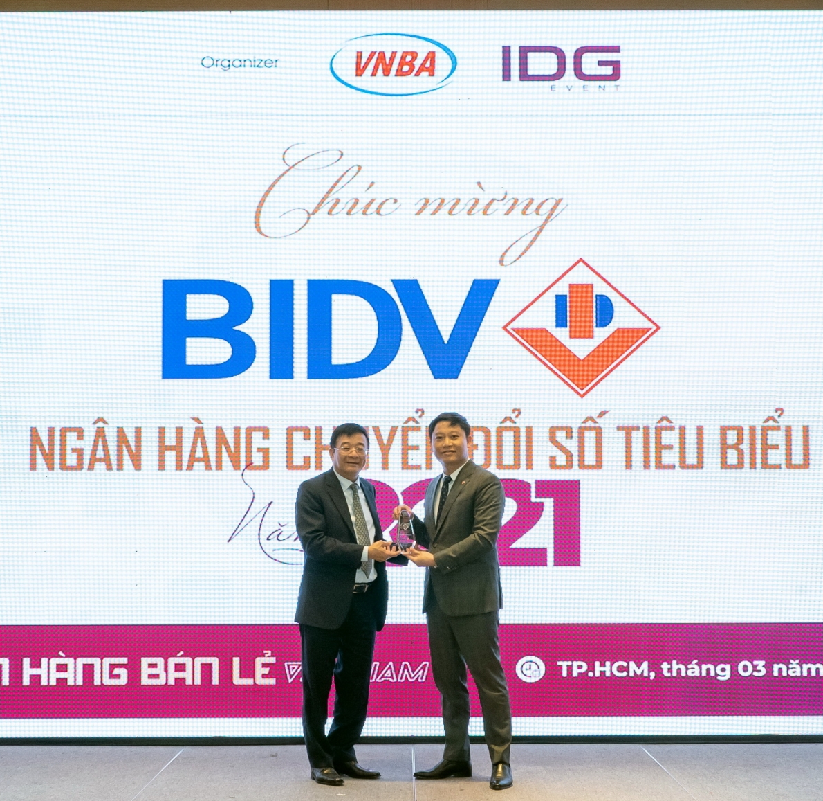 BIDV nhận đồng thời 4 giải thưởng Ngân hàng Việt Nam Tiêu biểu