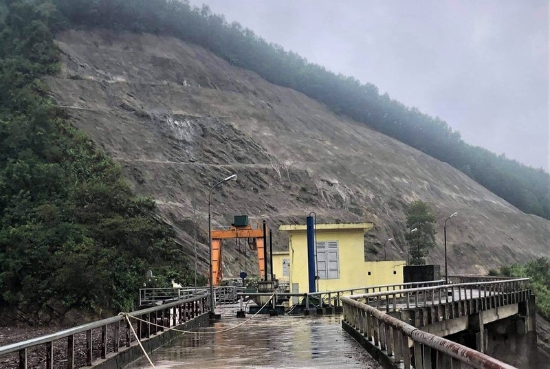 Lũ lớn nhưng vai đập Thủy điện Hố Hô vẫn an toàn