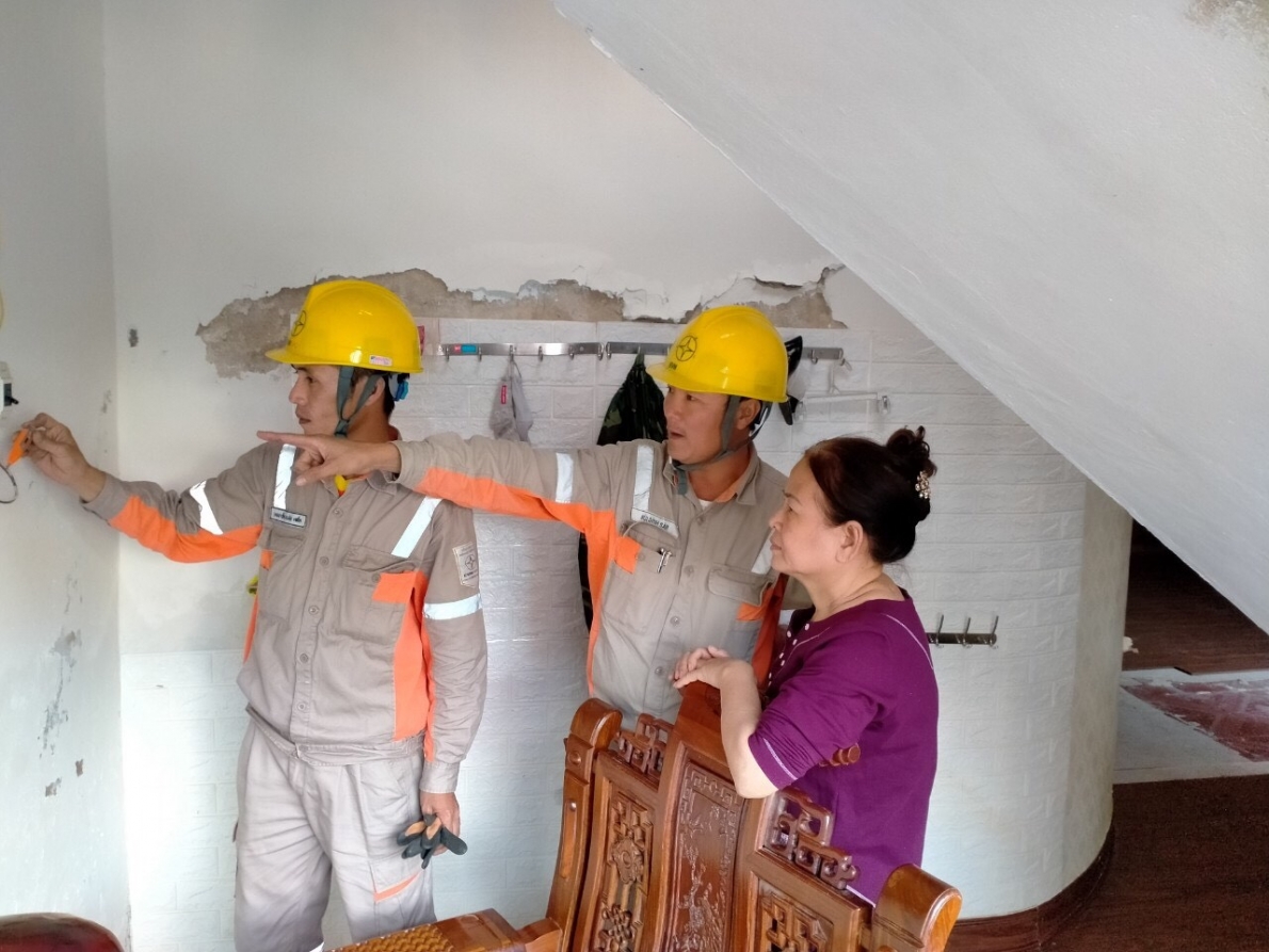 Điện lực Hà Tĩnh khuyến cáo người dân cần nâng cao cảnh tai nạn điện sau mưa lũ