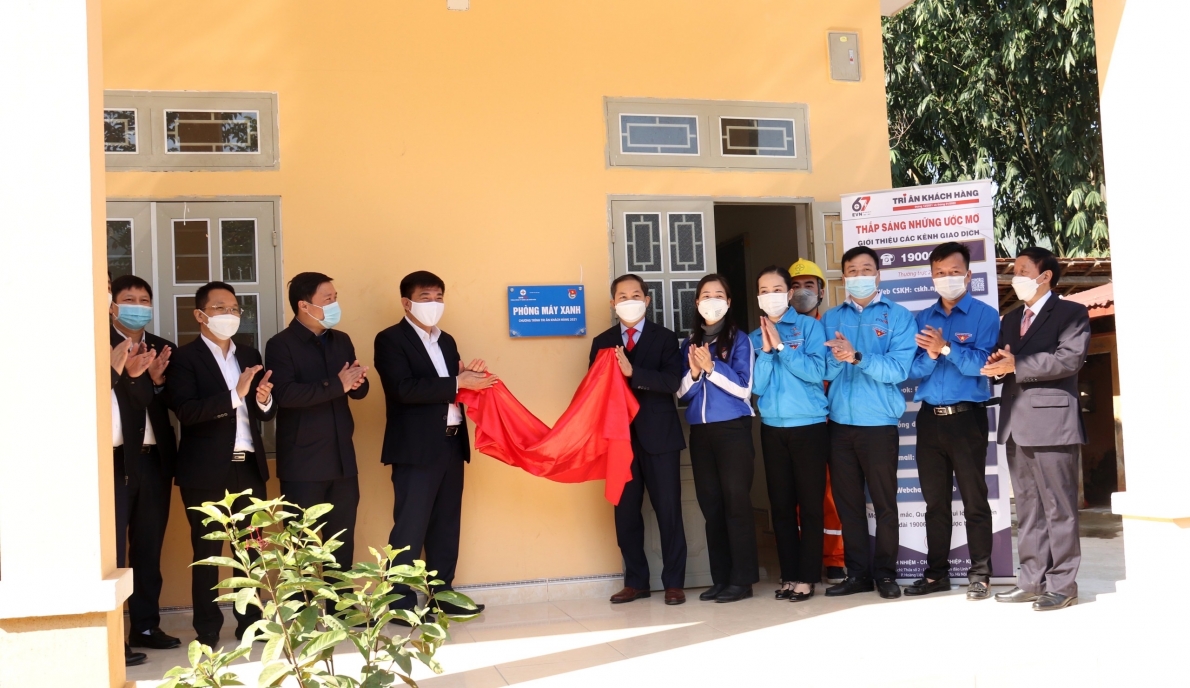 Tri ân khách hàng: Tổng Công ty Điện lực miền Bắc thắp sáng ước mơ cho học sinh nghèo vùng cao